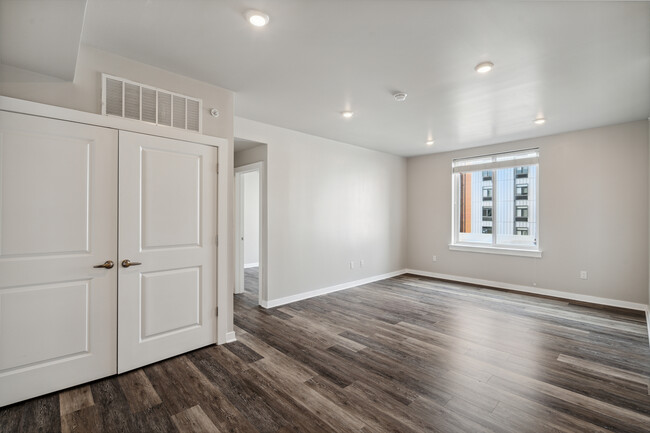 Building Photo - 4217 Chestnut St