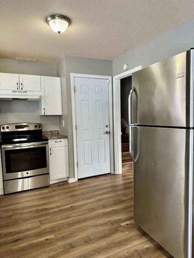 Foto del edificio - Spacious 3BR 2BA Home w/ Oversized 2-Car Garage