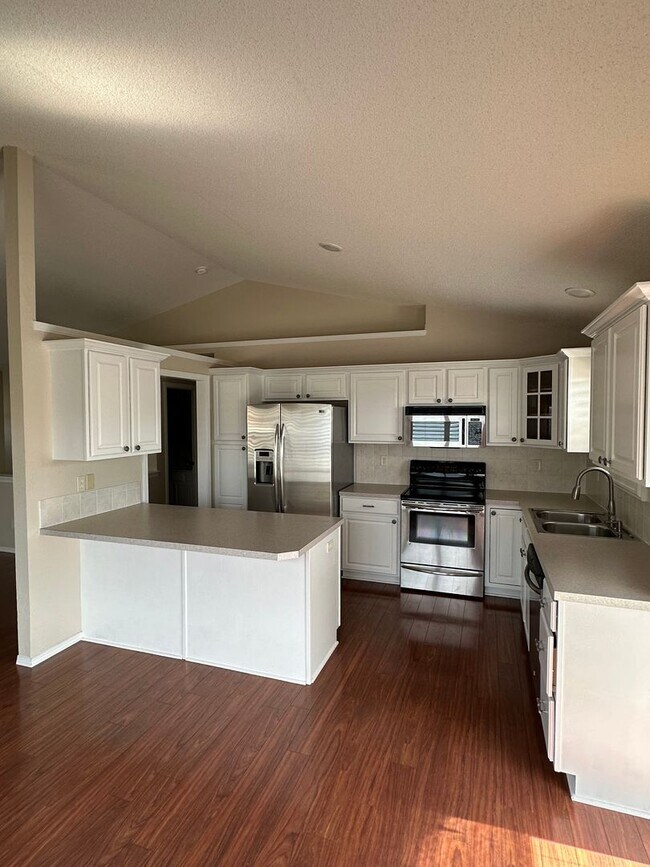 Building Photo - Beautiful Updated 4 Bedroom Home in ANDOVE...