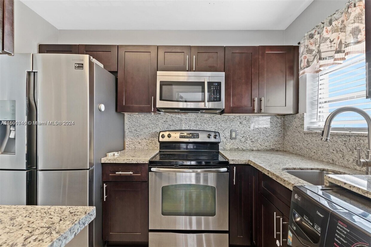 Primary Photo - 2040 NW 81st Ave
