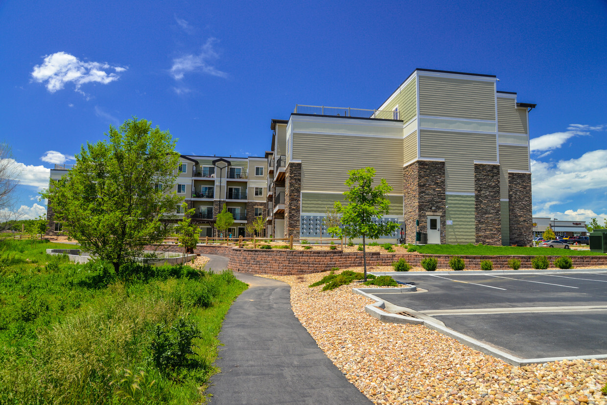 Foto del edificio - Chinook Wind Apartments