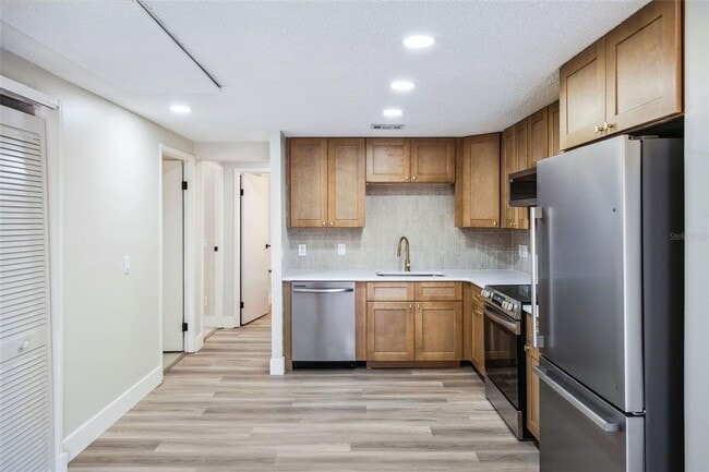 Foto del edificio - FOR RENT!!! FULLY REMODELED 3 BEDROOM 2 BA...