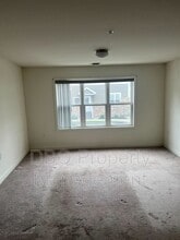 Building Photo - 1047 Broadway
