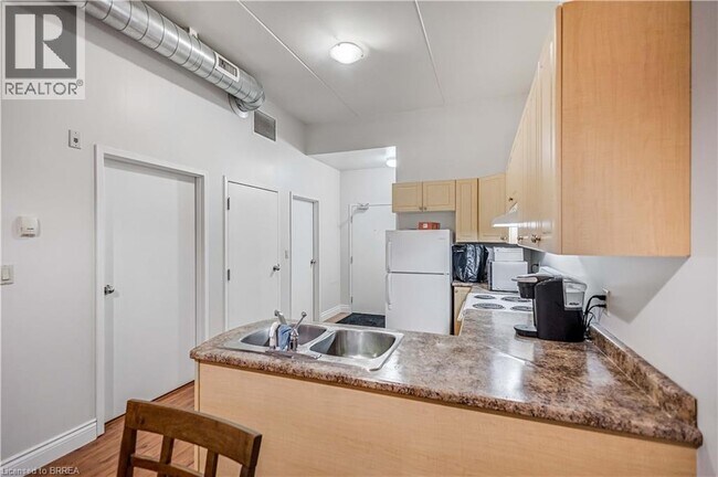 Photo du bâtiment - 150 Colborne St W