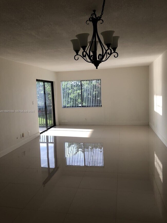 Foto del edificio - 151 Lakeview Dr