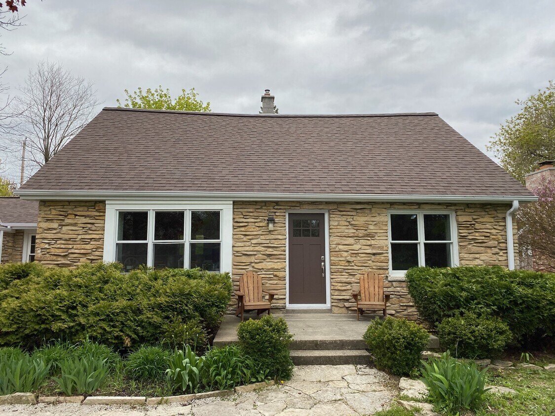 Primary Photo - 6975 N Longview Ave