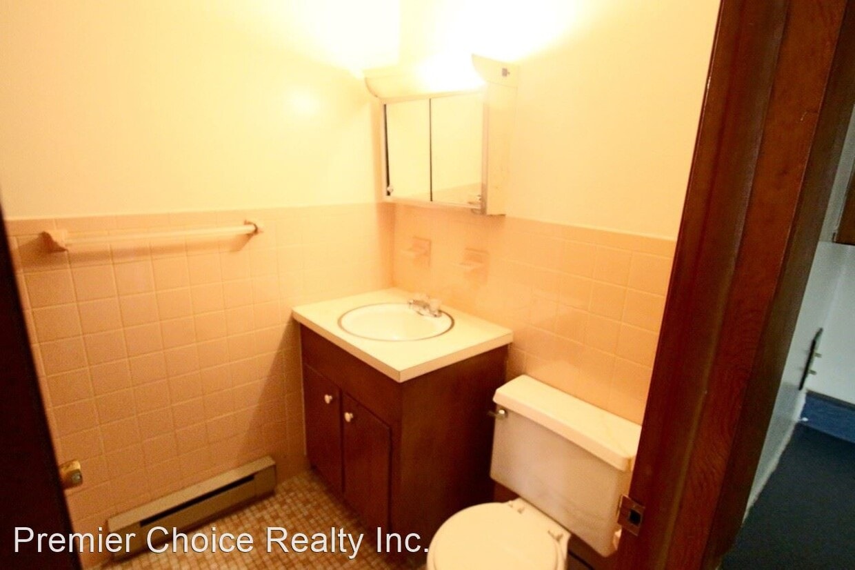 873 Springfield St, Agawam, MA 01030 Room for Rent in Agawam, MA