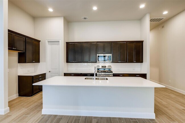 Building Photo - 601 C-Bar Ranch Trl