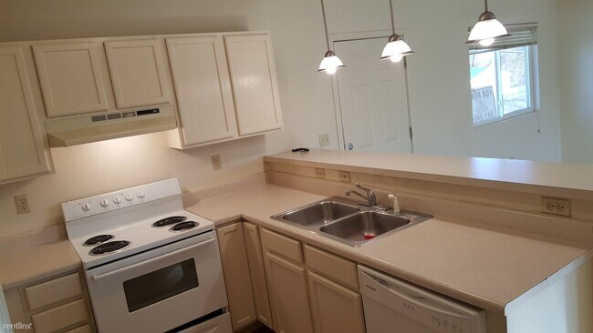 Foto del edificio - 3 br, 2 bath Townhome - 116 Monroe Street A