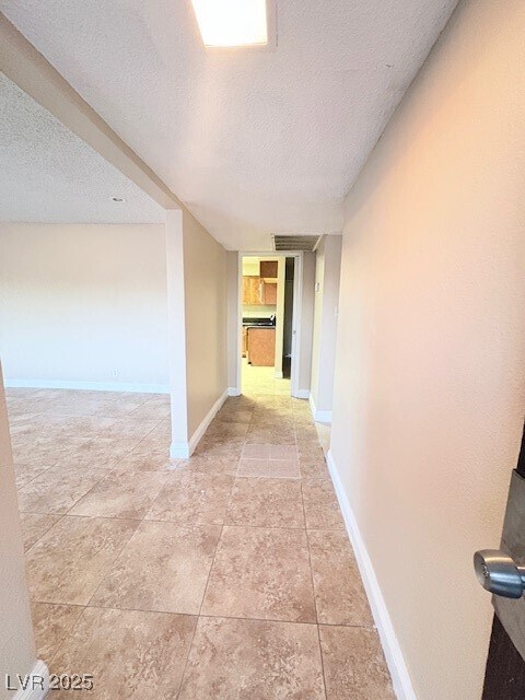 Foto del edificio - 2204 Isabelle Ave