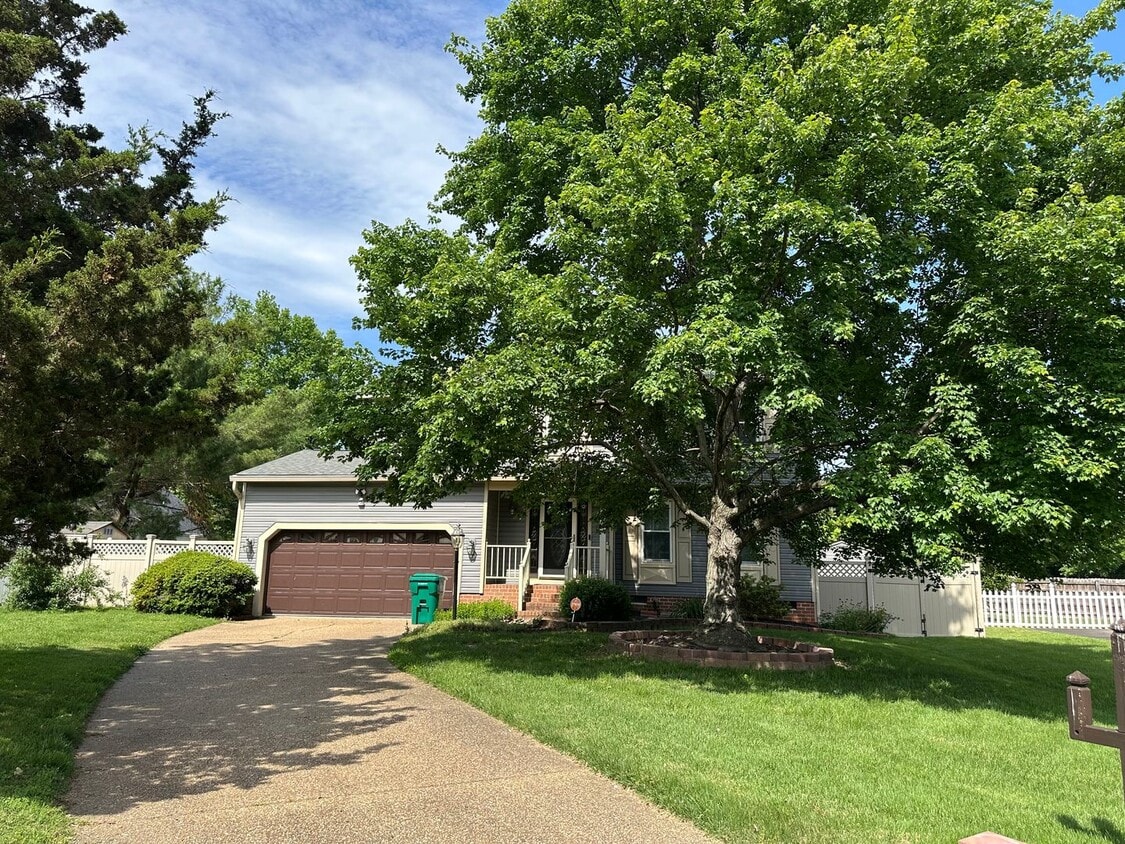 Building Photo - $2,600 / 4 br / 2 ba / 1,950 sqft
