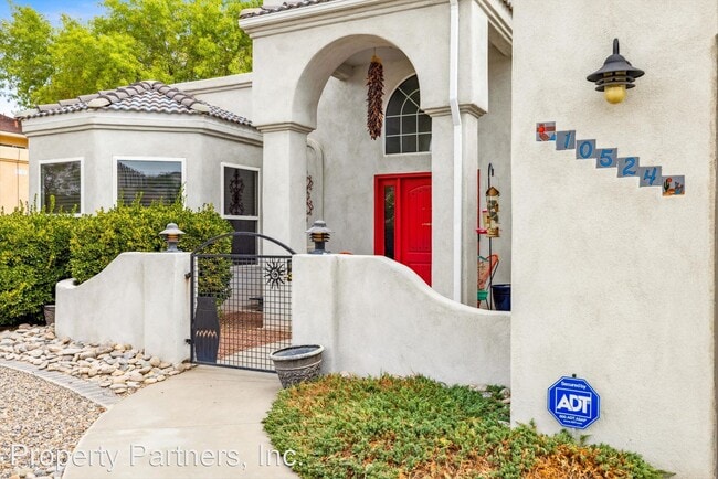 Building Photo - 3 br, 3 bath House - 10524 Calle Sombra NW