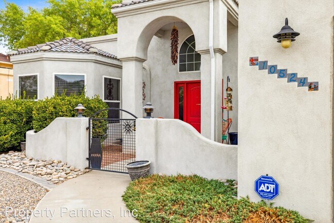 Foto del edificio - 3 br, 3 bath House - 10524 Calle Sombra NW