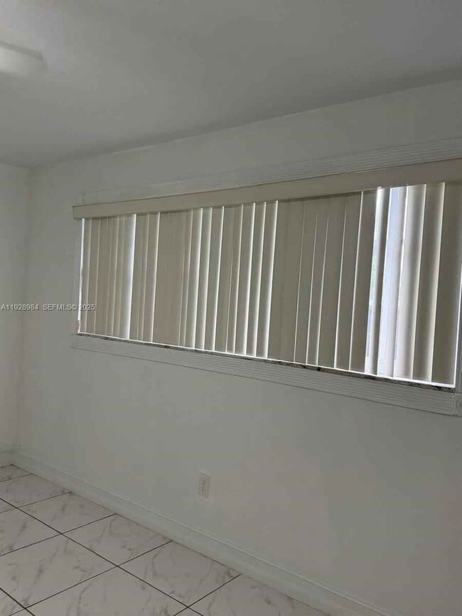 Foto del edificio - 13100 NW 22nd Ave