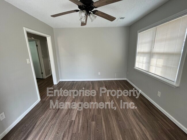 Building Photo - 3026 Johnson Ave