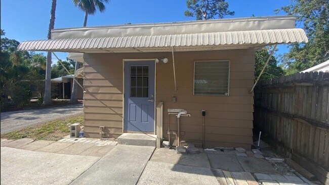 Foto del edificio - Remodeled 2 Bedroom 1 Bath Home, Fenced Pr...