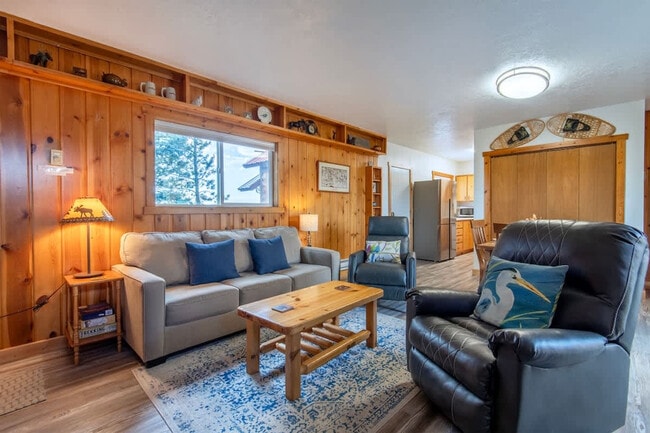 Building Photo - 1711 Fischer Ln