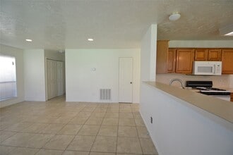 Building Photo - 12410 Meadow Briar Dr