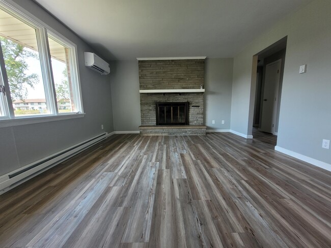 Foto del edificio - 1498 Edgewood Dr