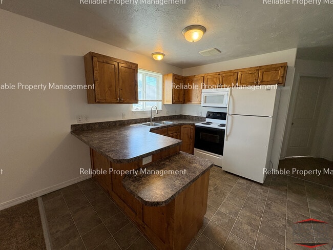 Building Photo - 1430 Cambridge Dr