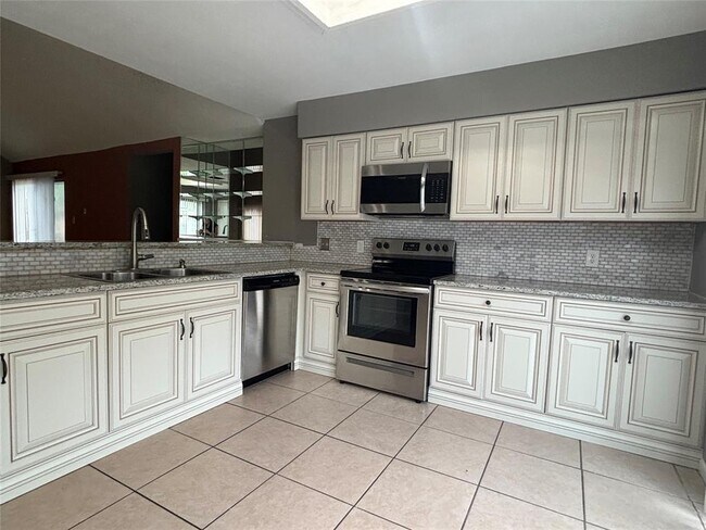 Building Photo - 8706 Belle Glen Dr