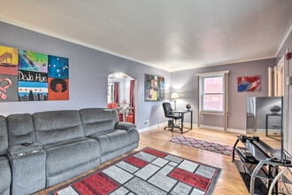 Building Photo - 10431 S Eberhart Ave