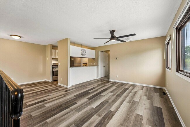 Foto del edificio - 6130 72nd Ln N