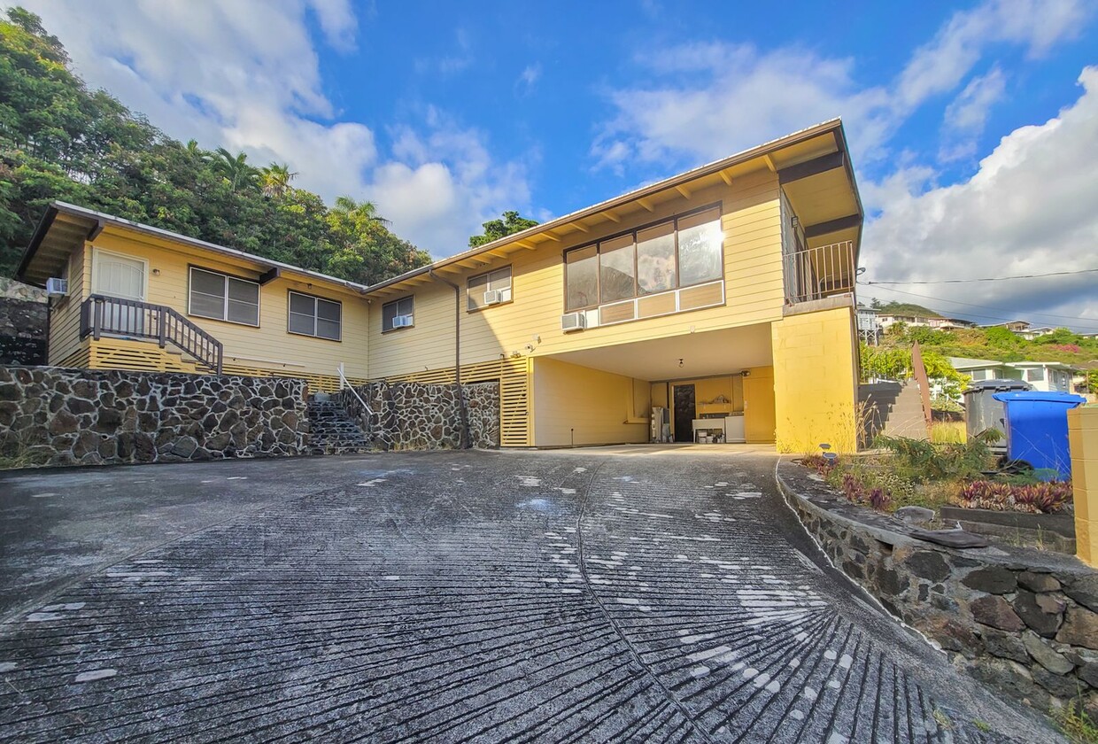 Primary Photo - 4BR / 2.5Bath / 2+Pkg - Home in Moanalua G...