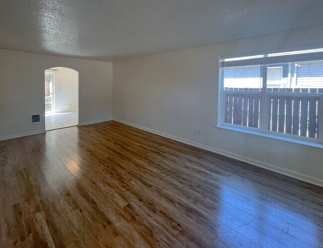 Foto del edificio - Charming SE Portland Home in a Central, Accessible Location
