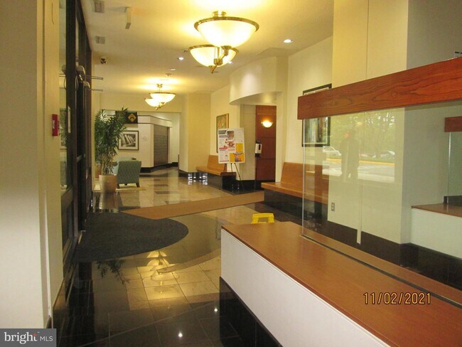 Building Photo - 203 Yoakum Pkwy