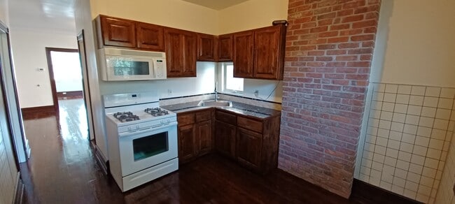 Building Photo - 262 Bond St