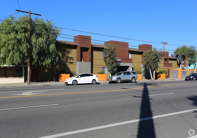 Building Photo - 11720 Runnymede St