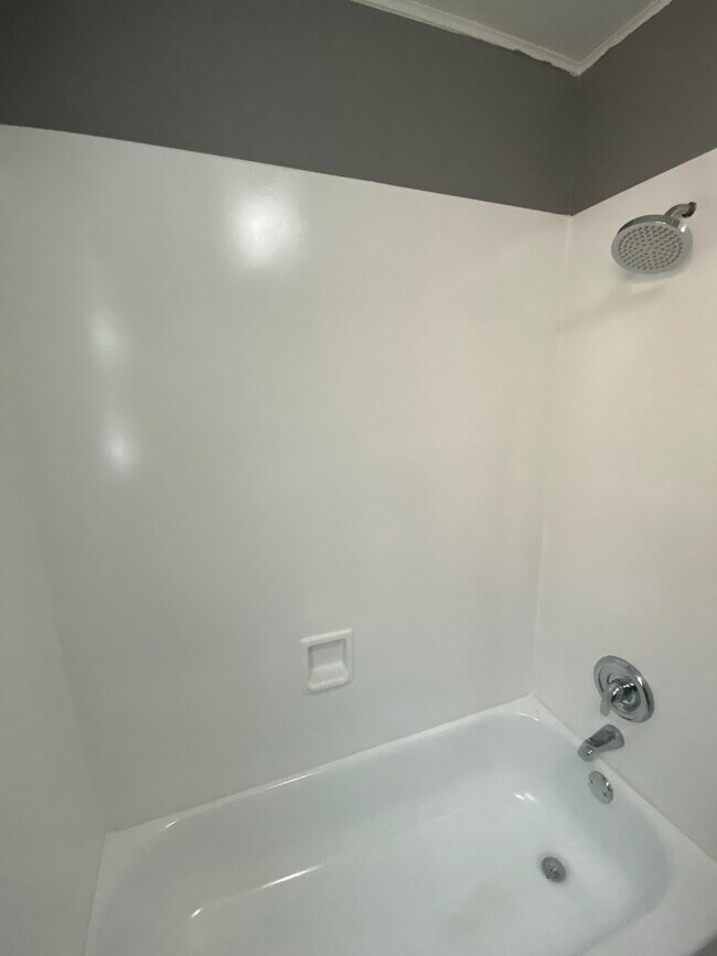 Foto del edificio - 8240 Keating Ave