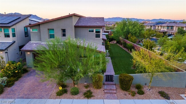 Foto del edificio - 9696 Starlight Ridge Ave