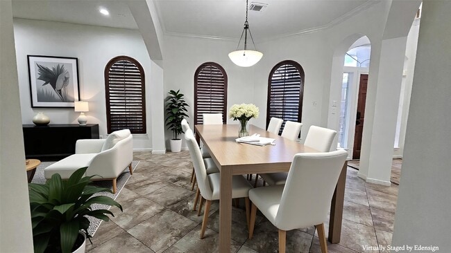 Building Photo - 305 Reinicke St