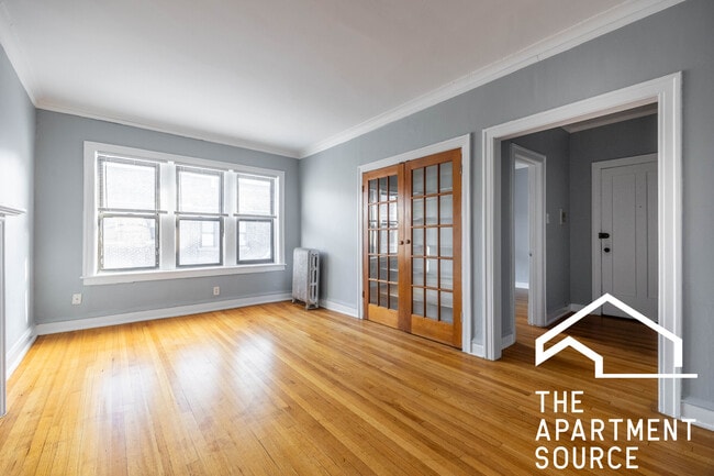 Building Photo - 1319 W Estes Ave