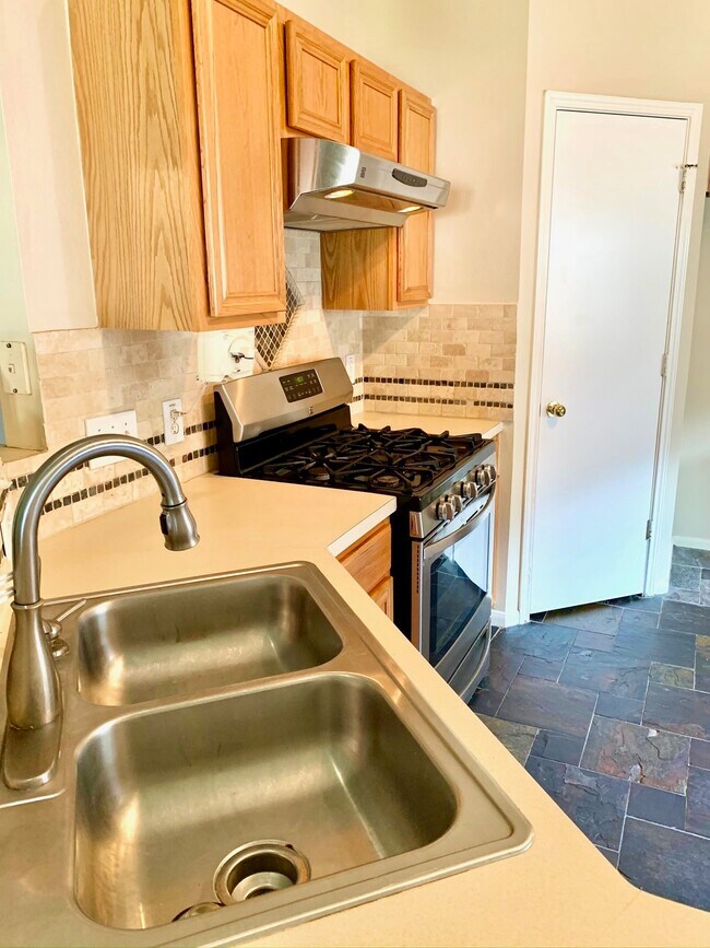 Building Photo - 205 Mammoth Springs Ln