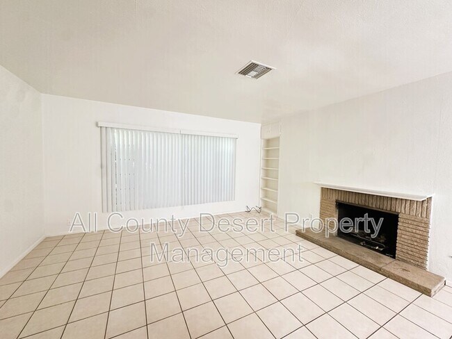 Foto del edificio - 546 Calle Abronia S