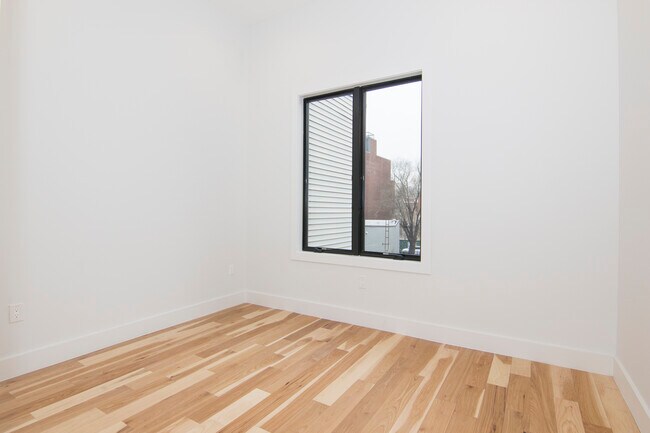 Building Photo - 537 47th Rd