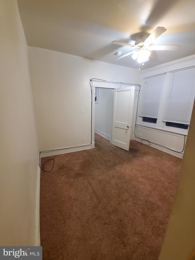 Building Photo - 1305 W Roosevelt Blvd