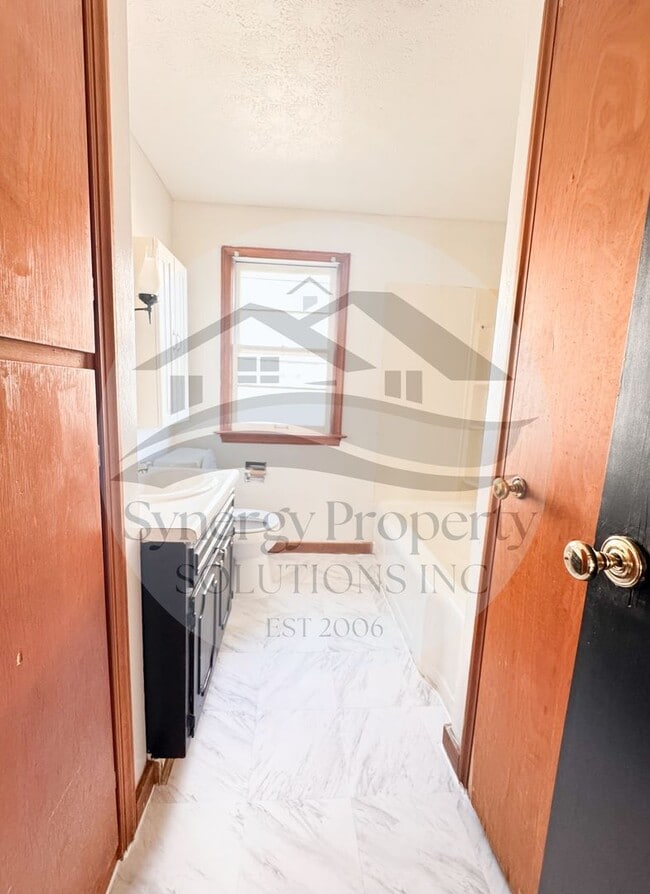 Building Photo - 396 Muth Rd