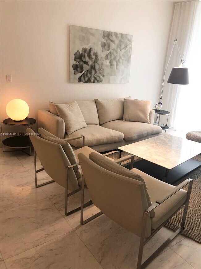 Foto del edificio - 15811 Collins Ave