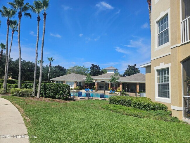 Foto del edificio - 7801 Point Meadows Dr
