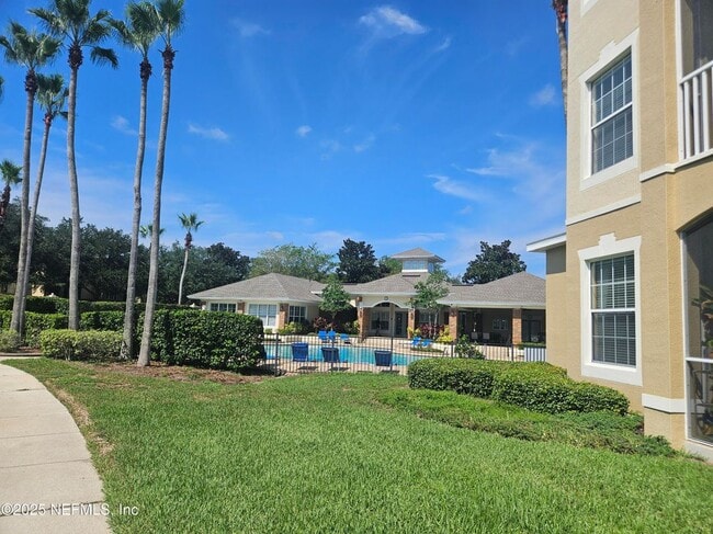 Building Photo - 7801 Point Meadows Dr