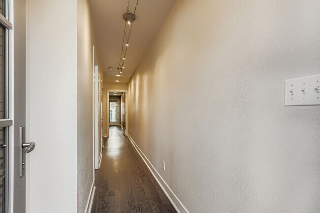 Foto del edificio - 356 W Archer Pl