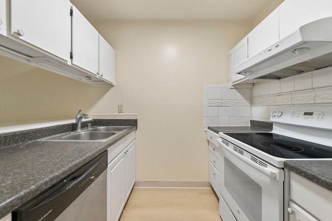 Photo - 1 bedroom 1 bath condo in heart of Silicon Valley.