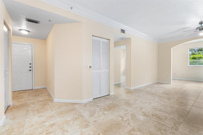 Foto del edificio - 9901 Baywinds Blvd