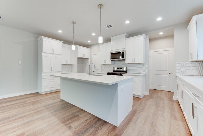 Foto del edificio - 6615 Ezzard Charles Ln