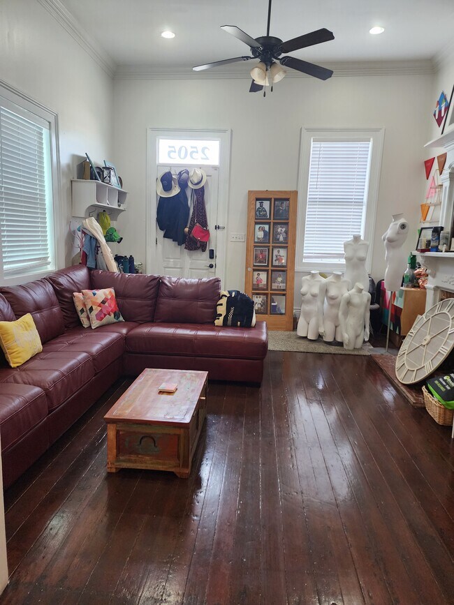 Living room - 2505 Dumaine St