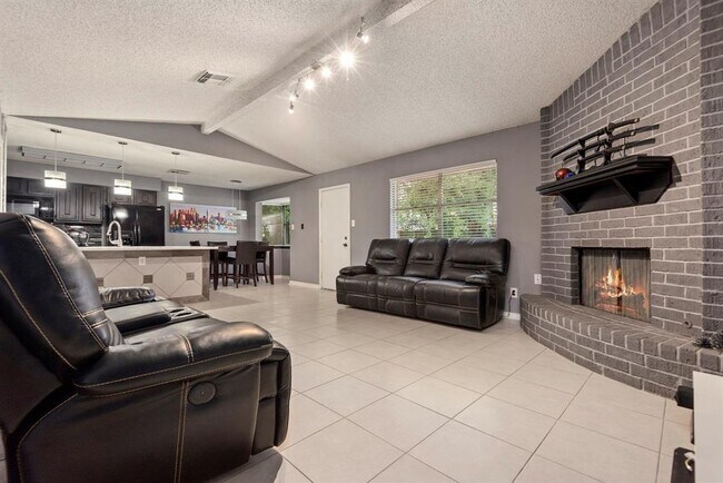 Building Photo - 7431 Pierrepont Dr